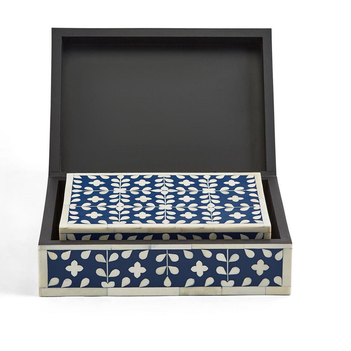 Tozai S/2 Flower and Petals Blue/White Tear Cover Box - Image 4 of 4