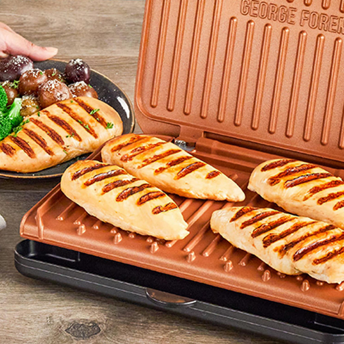 George Foreman Family Size 5 Serving Nonstick Compact Electric Indoor Grill in B - Image 3 of 5
